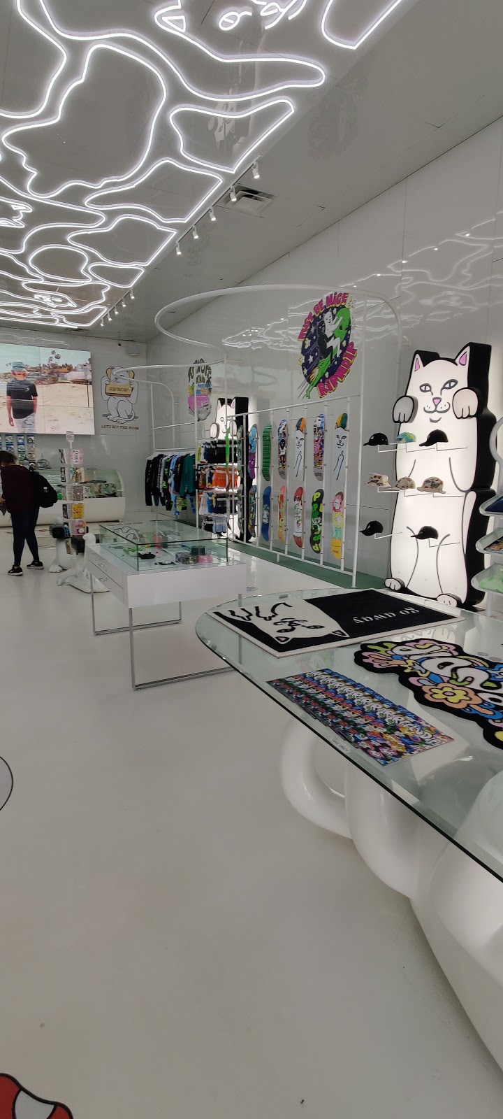 RIPNDIP | 441 N Fairfax Ave, Los Angeles, CA 90036, USA | Phone: (323) 424-4504