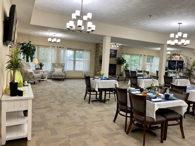 Regency Manor 55+ Independent Senior Living Apartments | 128 Regency Park, OFallon, IL 62269, USA | Phone: (618) 726-0341