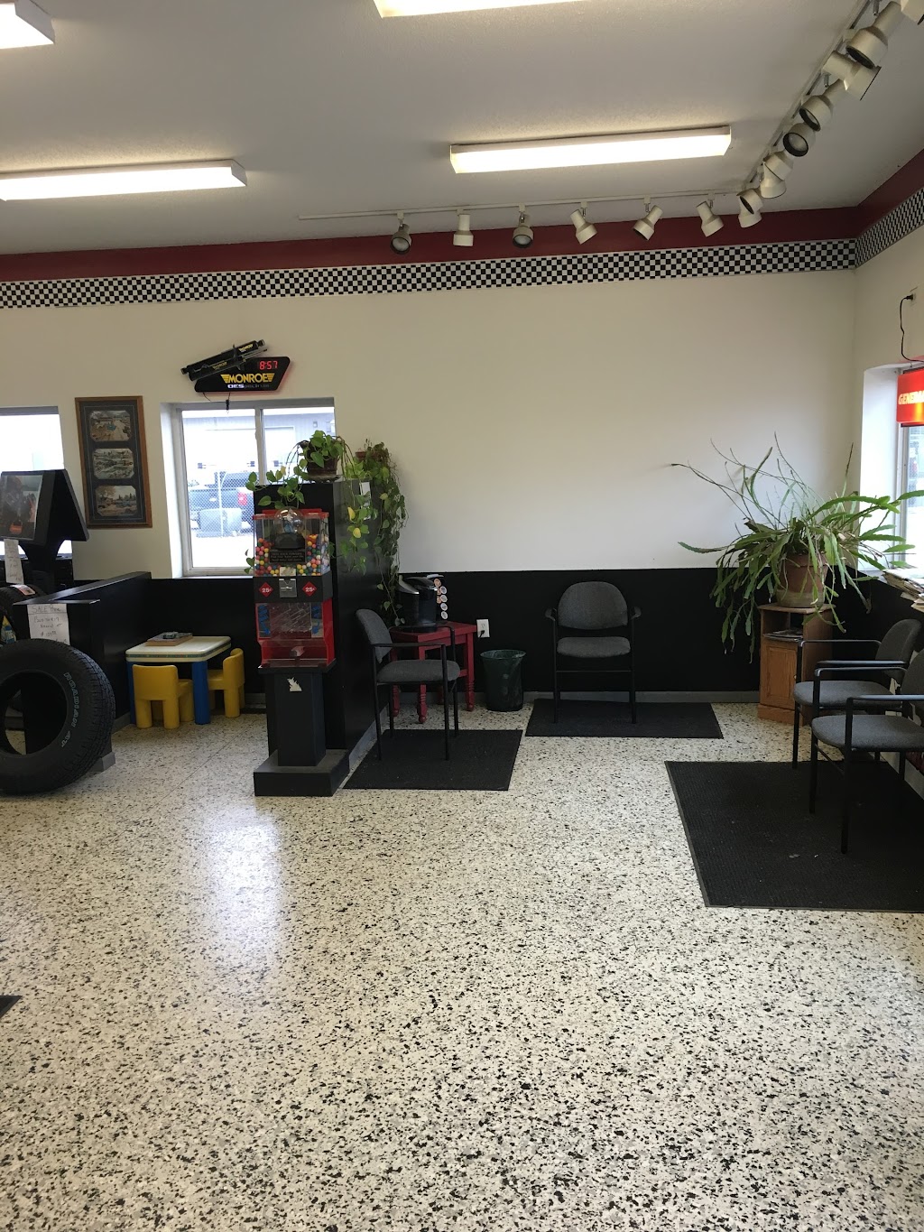 TIRE WAREHOUSE AND SERVICE INC. | 24336 Greenway Ave N, Forest Lake, MN 55025, USA | Phone: (651) 464-8341