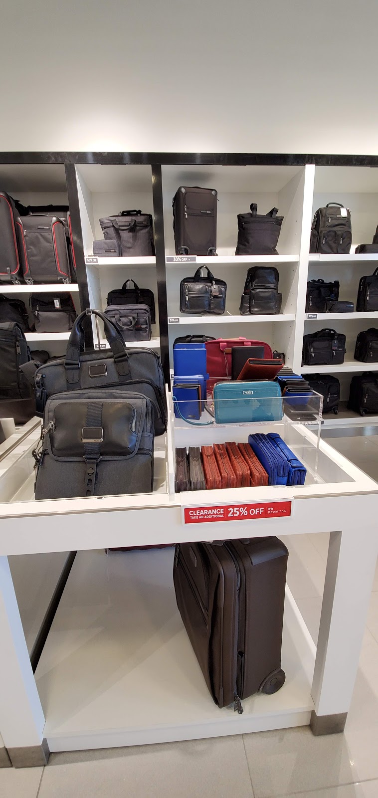 TUMI Outlet Store - Outlet Collection at Niagara | 300 Taylor Rd CRU 729 Unit Cru 729, Niagara-on-the-Lake, ON L0S 1J0, Canada | Phone: (905) 704-0780