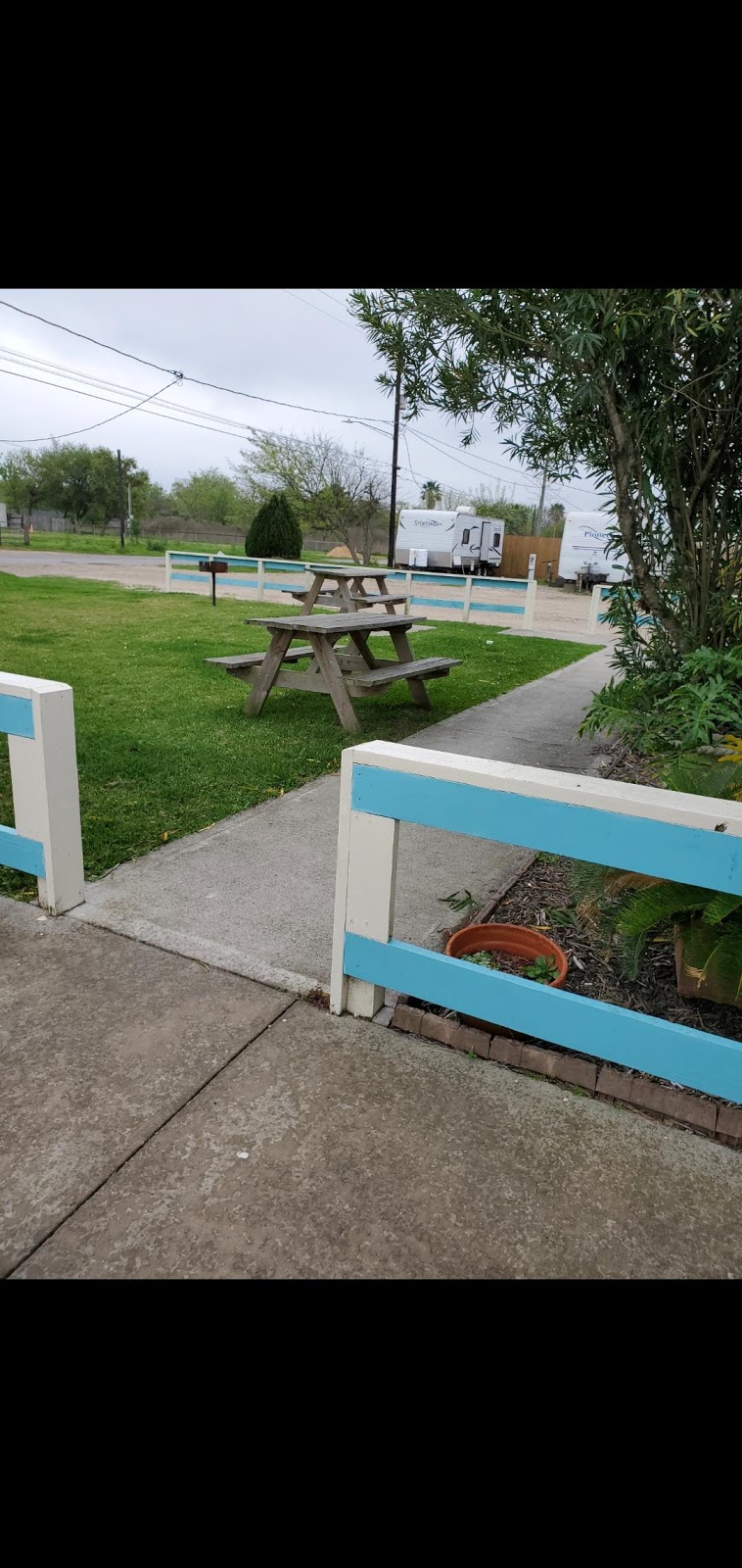 Coastal RV & Laundromat | 1105 FM 517 Rd E, Dickinson, TX 77539, USA | Phone: (281) 339-1498