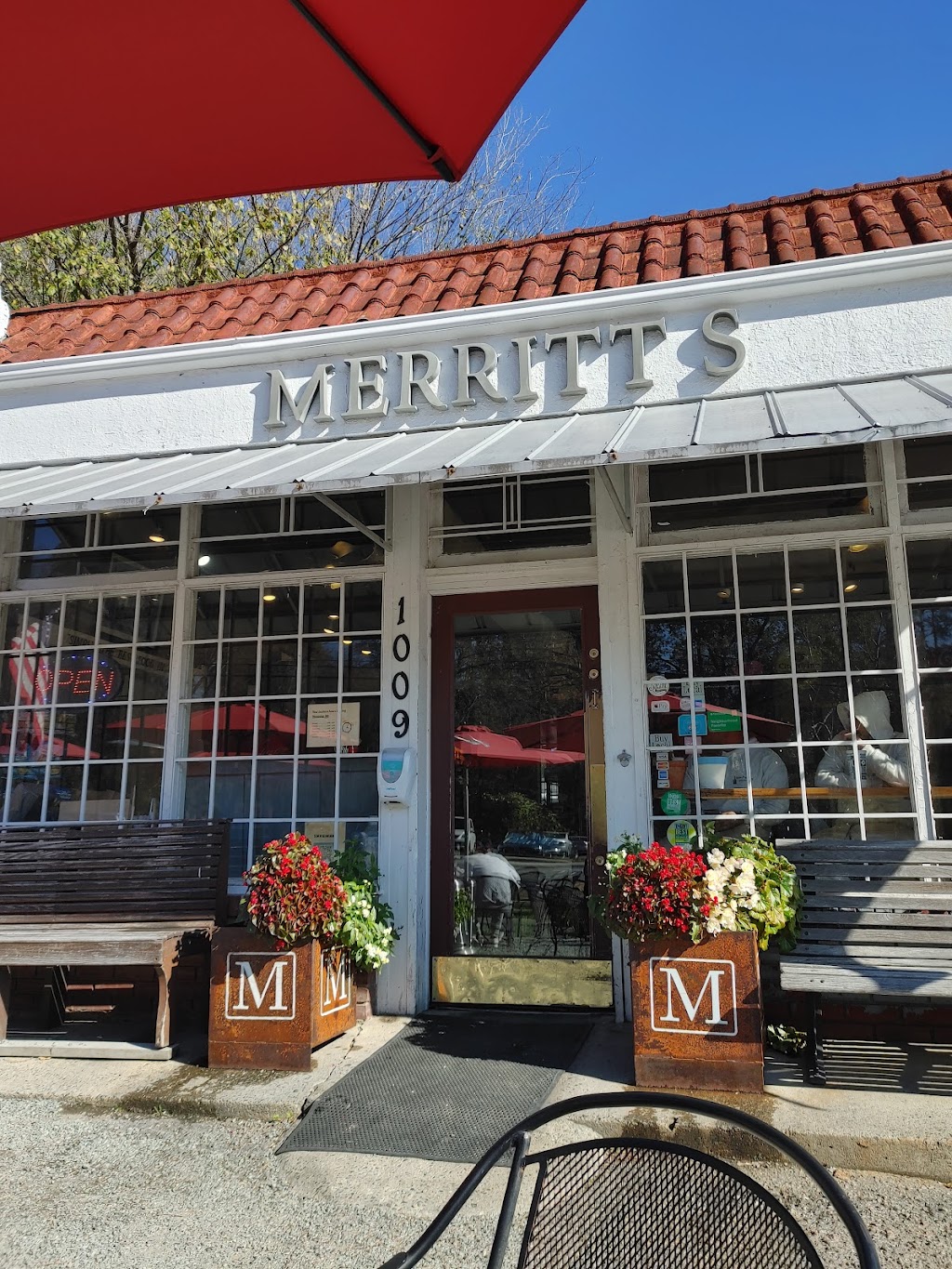 Merritts Grill | 1009 S Columbia St, Chapel Hill, NC 27514, USA | Phone: (919) 942-4897