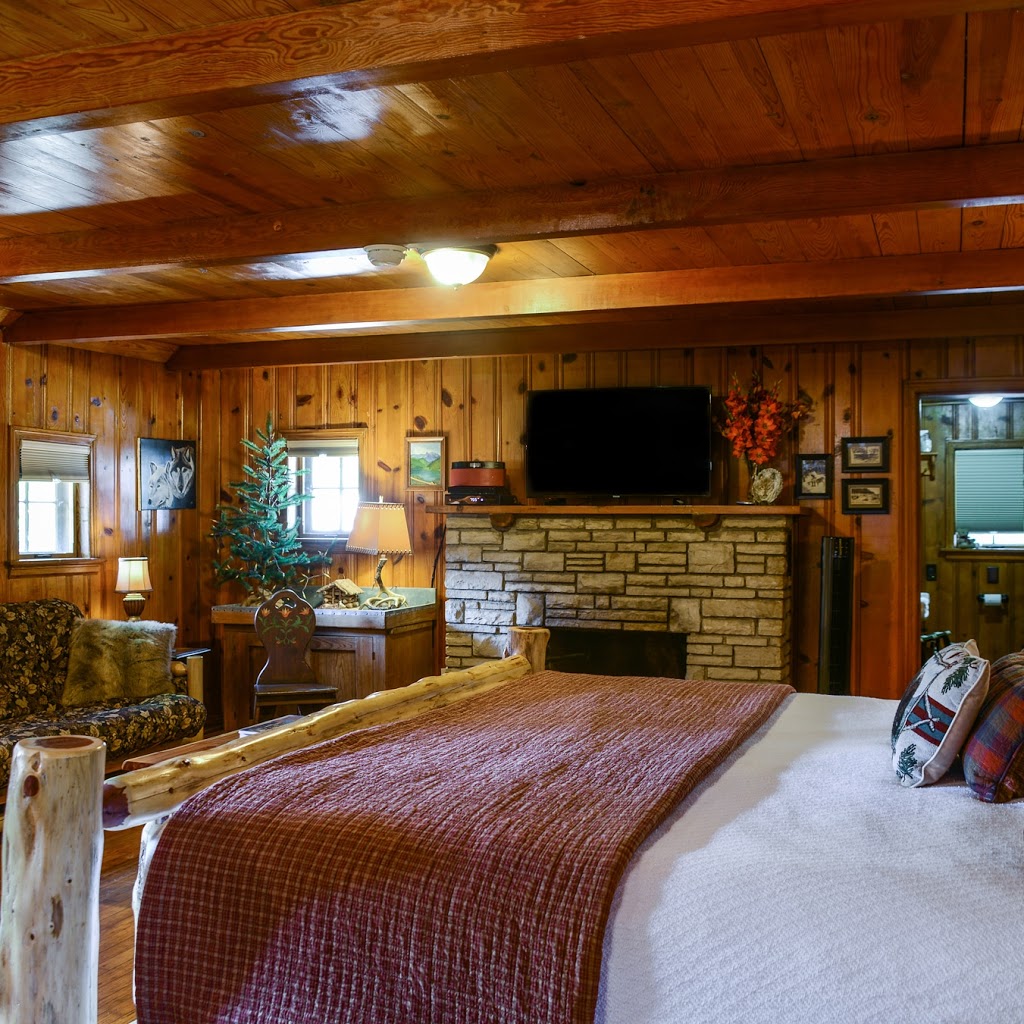 Timberwolf Cabin, Est. 1953 | 603 N Market St, Waterloo, IL 62298, USA | Phone: (814) 221-0755