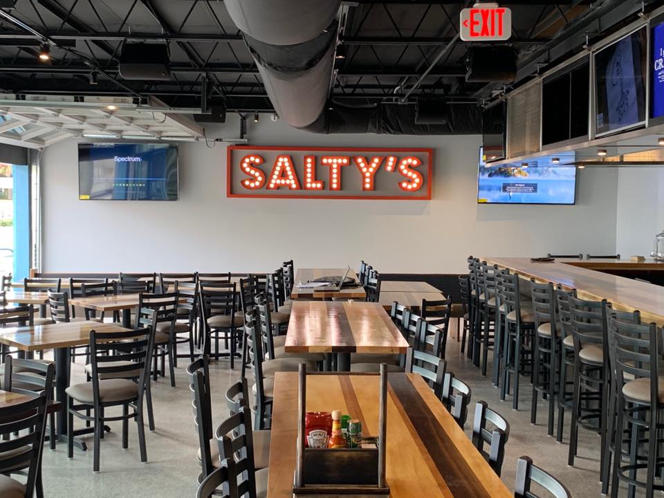 The Salty Crab Bar & Grill North Beach | 462 Mandalay Ave, Clearwater Beach, FL 33767, USA | Phone: (727) 330-1750