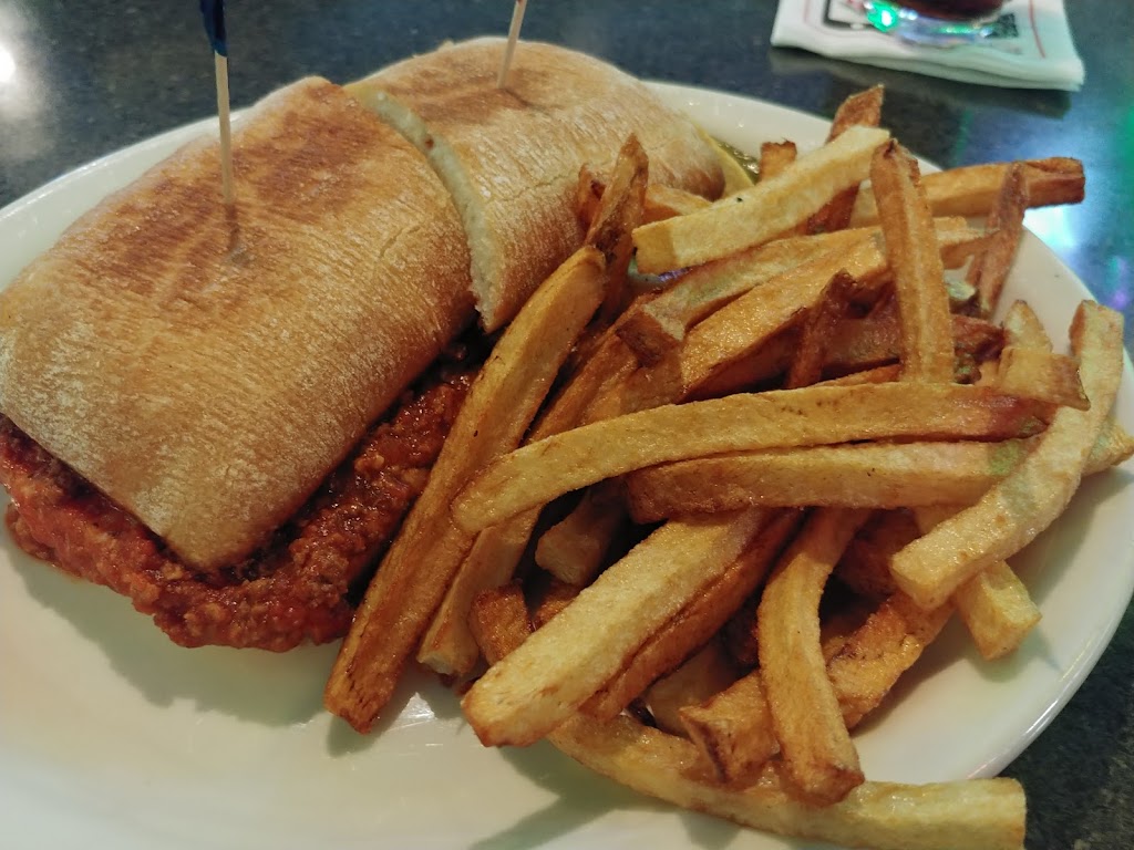 Maxwells Pub & Grill | 737 SW 185th Ave, Beaverton, OR 97006, USA | Phone: (503) 649-4688