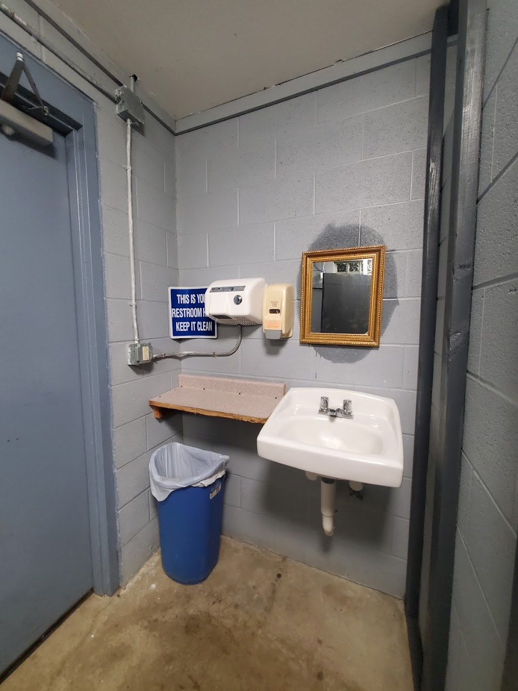 Royal Motel & Campgrounds | 3333 Niagara Falls Blvd, North Tonawanda, NY 14120, USA | Phone: (716) 693-5695 Royal Motel & Campgrounds | 3333 Niagara Falls Blvd, North Tonawanda, NY 14120, USA | Phone: (716) 693-5695