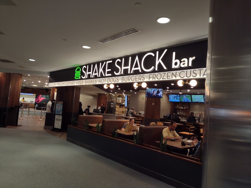 Shake Shack | 8900 Peña Blvd, Denver, CO 80249 | Phone: (720) 868-5936