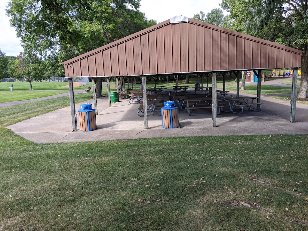 Vadnais Heights Community Park | 661 County Rd F E, Vadnais Heights, MN 55127, USA | Phone: (651) 204-6000