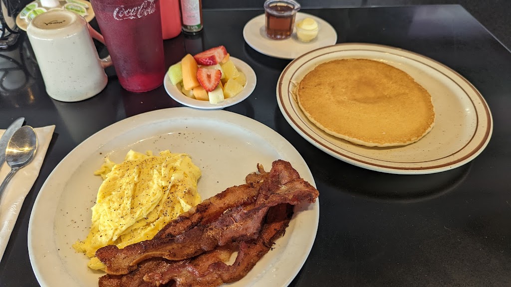 Sandys Café | 6120 Monterey Hwy, Gilroy, CA 95020, USA | Phone: (408) 848-1200