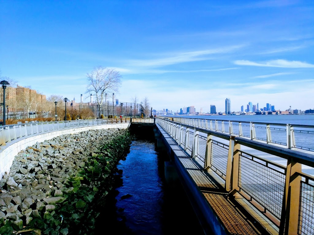 East River Park Field 8 | East River Park, East River Promenade, New York, NY 10009, USA | Phone: (212) 639-9675