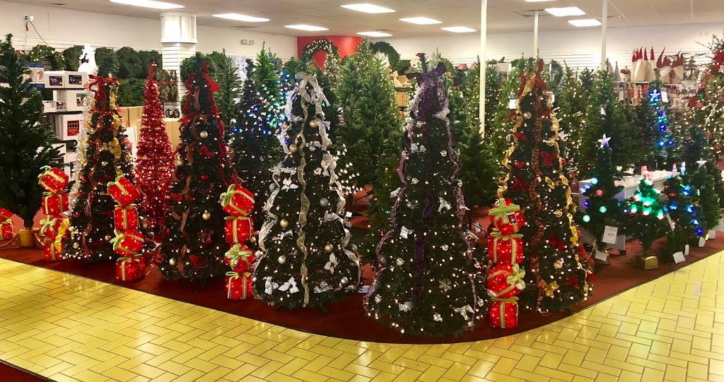 Daves Christmas Wonderland | 8008 Transit Rd, Buffalo, NY 14221, USA | Phone: (716) 671-2225