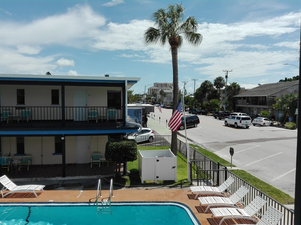 Royal Canadian Motel | 653 Mandalay Ave, Clearwater, FL 33767, USA | Phone: (727) 446-9421