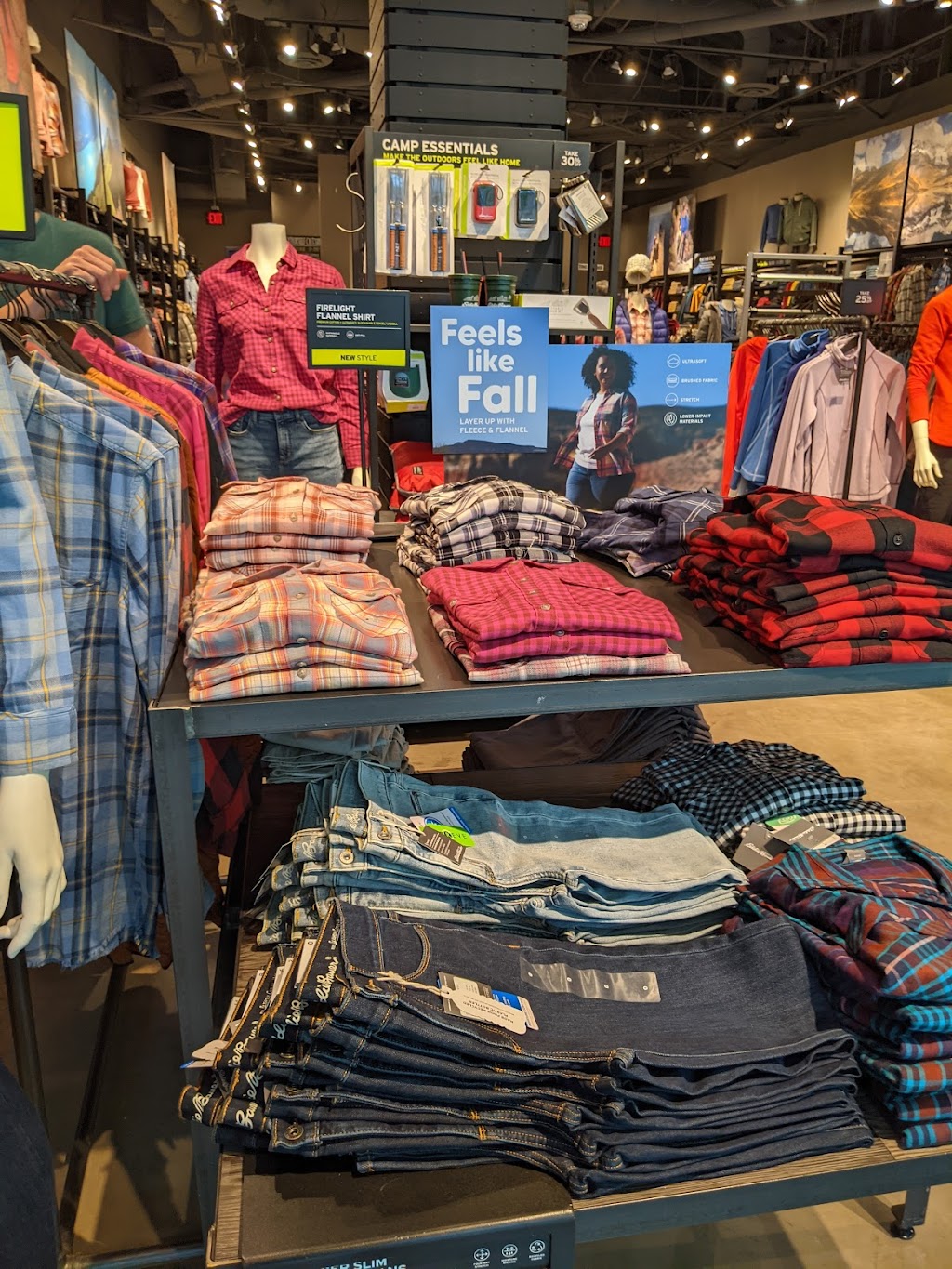 Eddie Bauer | 400 Commons Way Space 2455, Bridgewater, NJ 08807, USA | Phone: (908) 707-9330