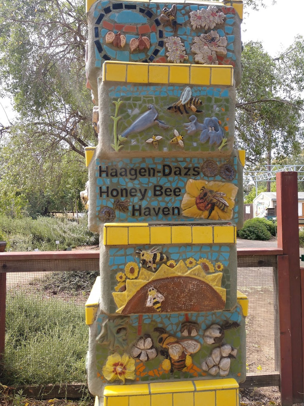 UC Davis Bee Haven | Bee Biology Rd, Davis, CA 95616, USA | Phone: (530) 867-9429