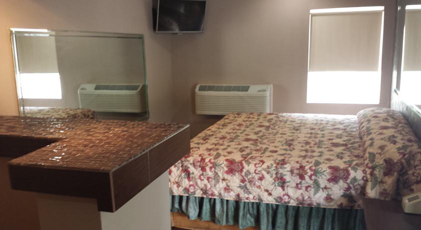 Royal Relax Inn Fairmont City | 5280 Collinsville Rd, East St Louis, IL 62201, USA | Phone: (618) 875-2800