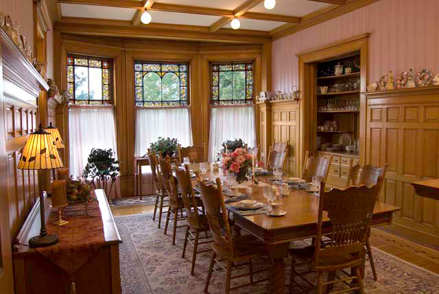 Phipps Inn Bed and Breakfast | 1005 3rd St, Hudson, WI 54016, USA | Phone: (715) 386-0800