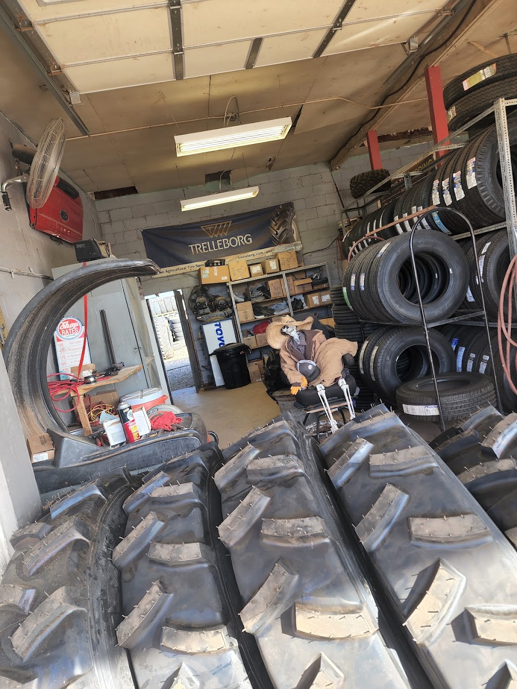 Petes Tire and Service | 602 Arnett Ave, Ropesville, TX 79358, USA | Phone: (806) 562-9300