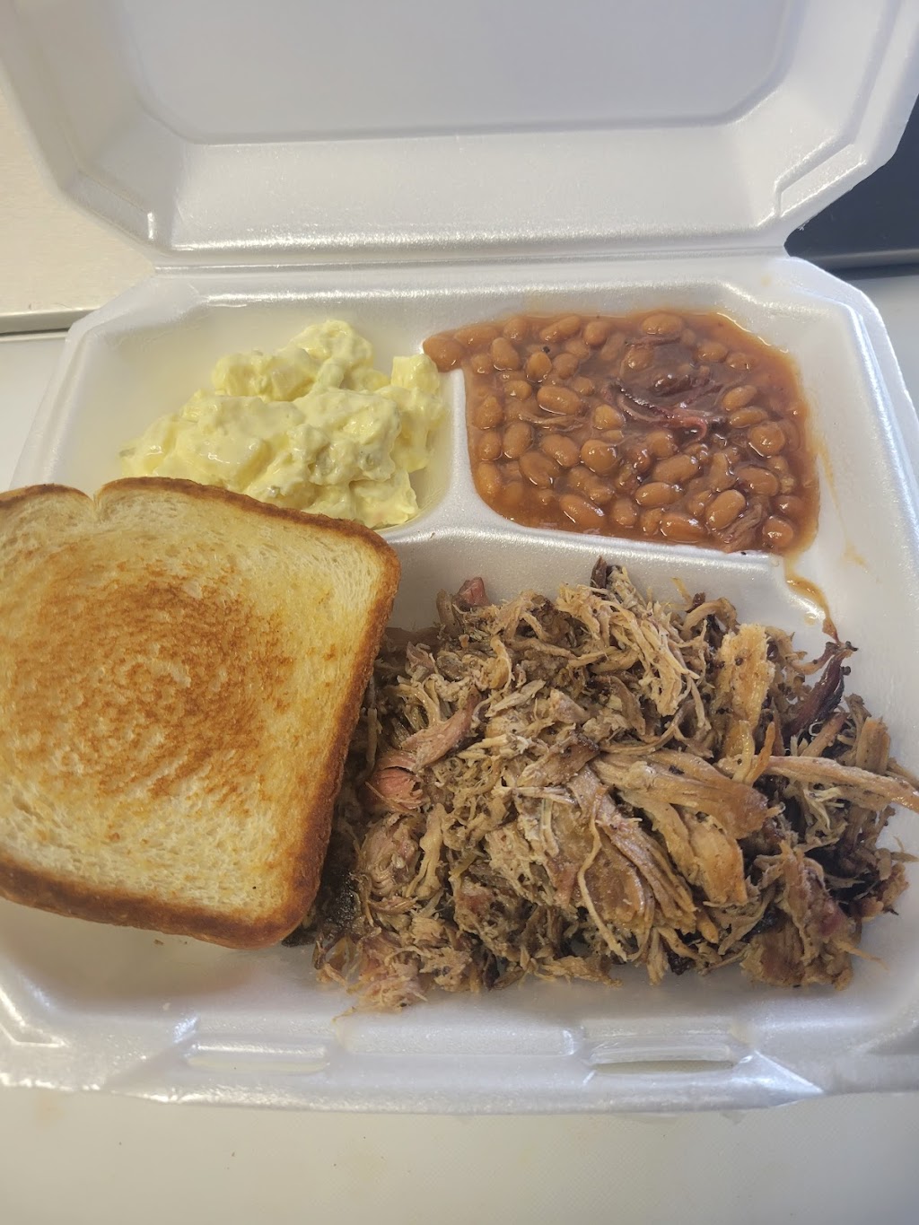 DigNDogs llc. and BBQ | 306 1st St W, Conover, NC 28613, USA | Phone: (828) 302-6545