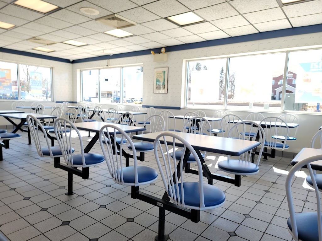 White Castle | 919 W Broadway Ave, Forest Lake, MN 55025, USA | Phone: (651) 982-1600