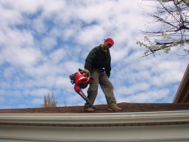 Quality Window and Gutter Cleaning | 2853 Kipling Dr, Sterling Heights, MI 48310 | Phone: (586) 693-5386