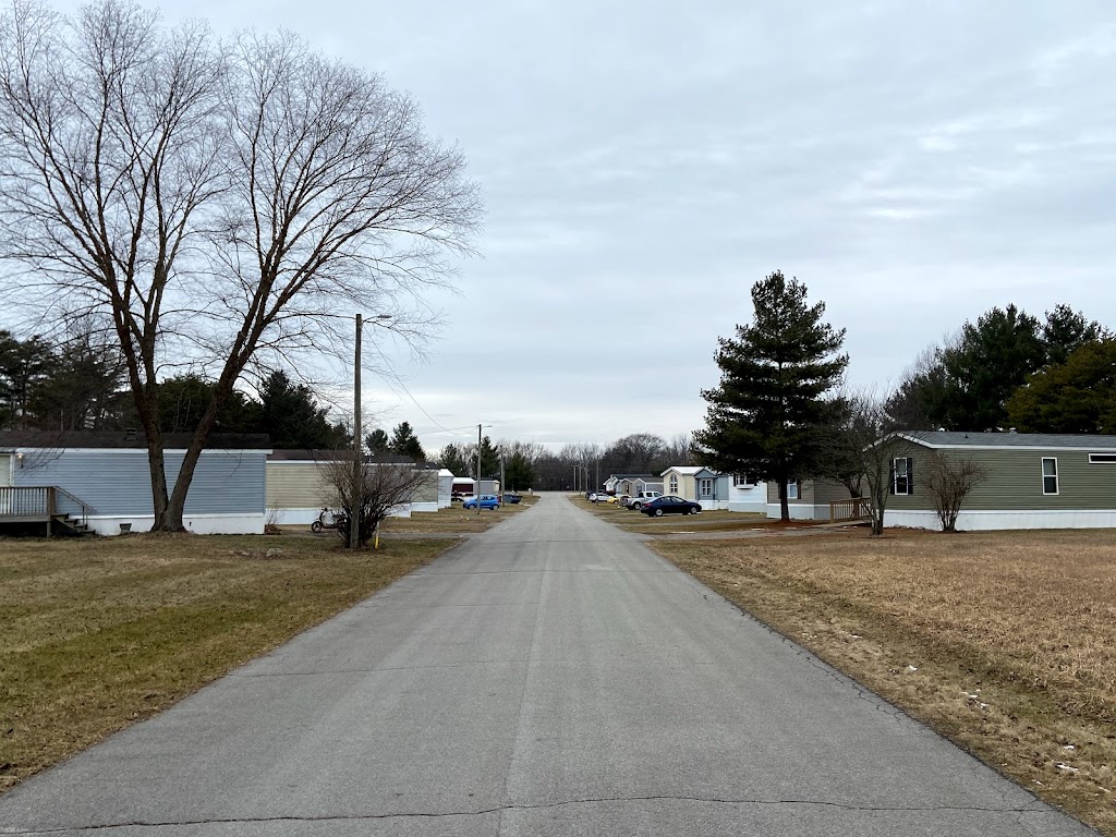 Country Club Crossing Mobile Home Community | 2792 S Country Club Rd, Warsaw, IN 46580, USA | Phone: (574) 526-2488