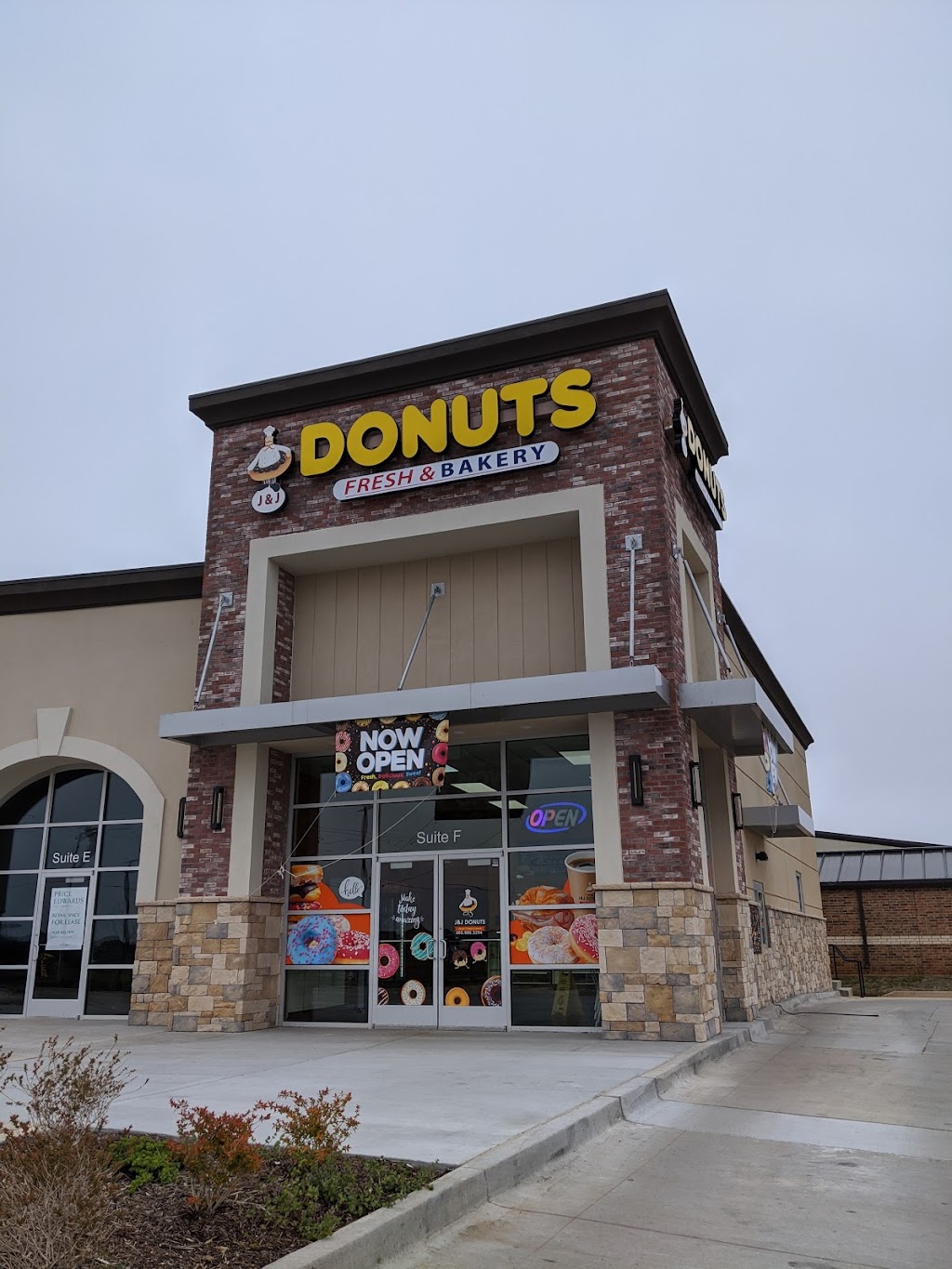 J&J donuts | 18100 N May Ave, Edmond, OK 73012, USA | Phone: (405) 906-3294
