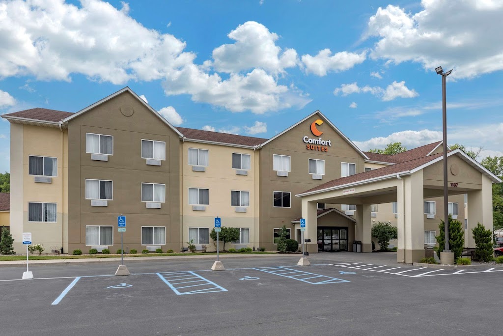 Comfort Suites Auburn near I-69 | 1137 W 15th St, Auburn, IN 46706, USA | Phone: (260) 570-4529