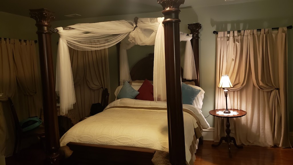 The Greenleaf Mansion Bed and Breakfast | 247 S Main St, Onsted, MI 49265, USA | Phone: (517) 467-6620