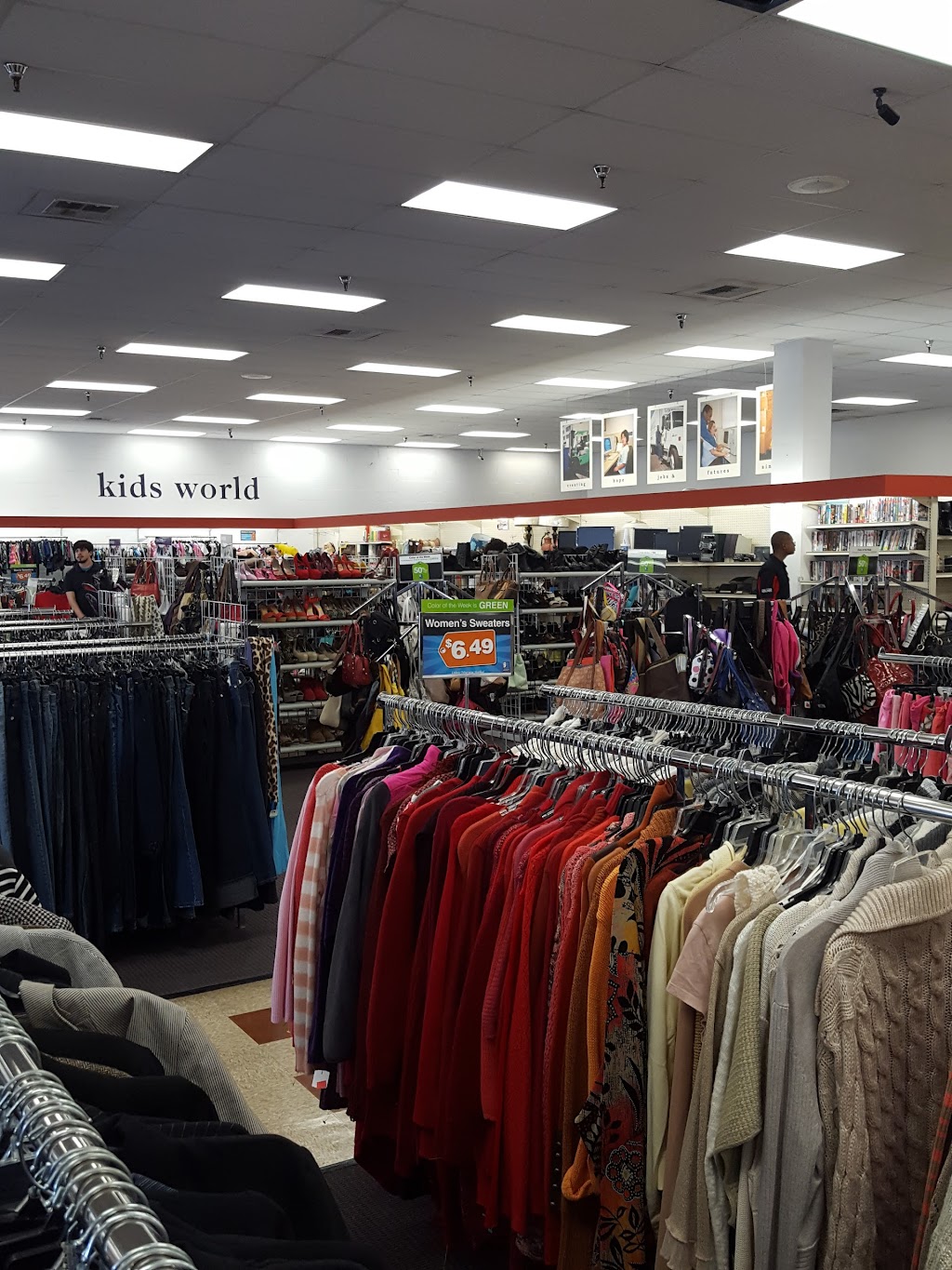 Goodwill Southern California Store & Donation Center | 230-232 E Baseline Rd, Rialto, CA 92376, USA | Phone: (909) 562-0351