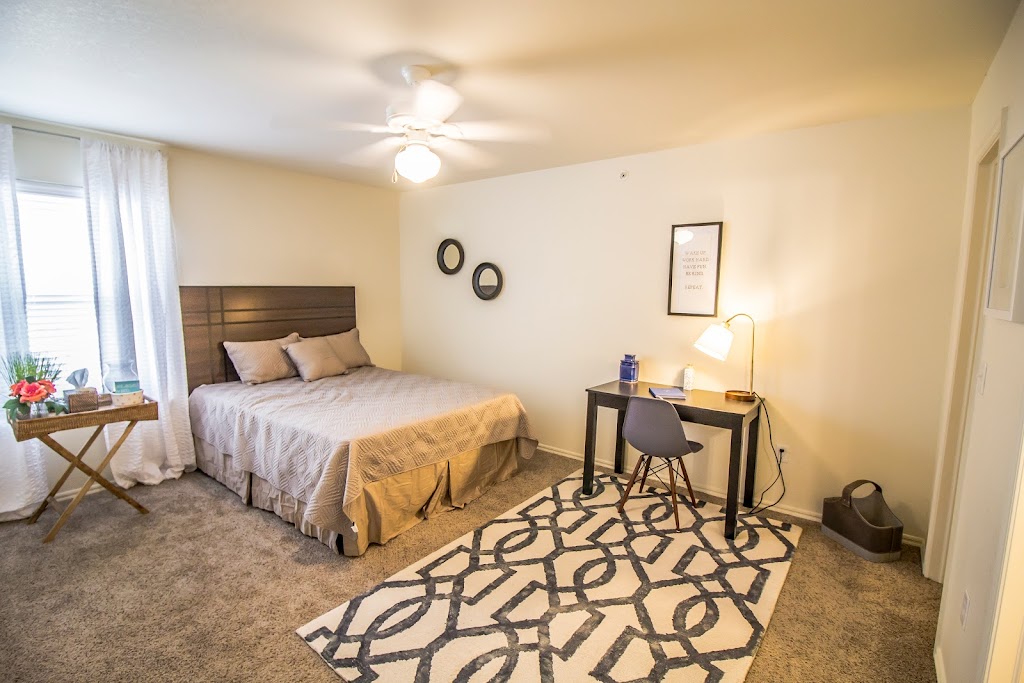 The Falls at Brookhaven - Apartments In Norman | 3730 W Rock Creek Rd, Norman, OK 73072 | Phone: (405) 701-8233