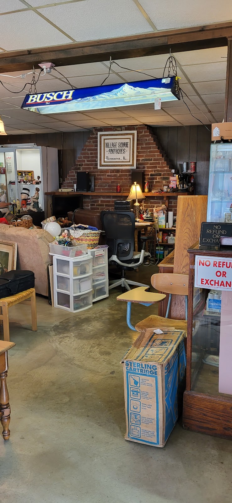 Village Square Antiques | 202 W State St, Pocahontas, IL 62275, USA | Phone: (618) 669-2825