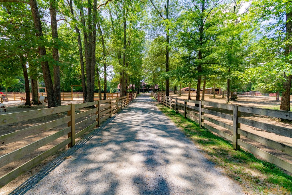 Twin Oaks Guest Ranch | 11991 Stewarts Ferry Pike, Lebanon, TN 37090, USA | Phone: (800) 470-4911