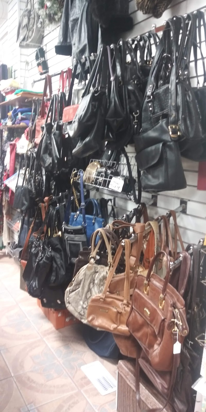 Poppies Resale and Consignment Shop | 213 22nd St, Chicago Heights, IL 60411, USA | Phone: (708) 378-5877