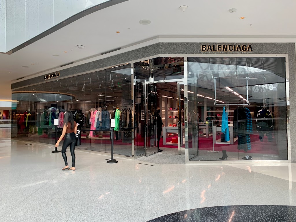 BALENCIAGA | 8500 Beverly Blvd Space #770, Los Angeles, CA 90048, USA | Phone: (424) 313-3210