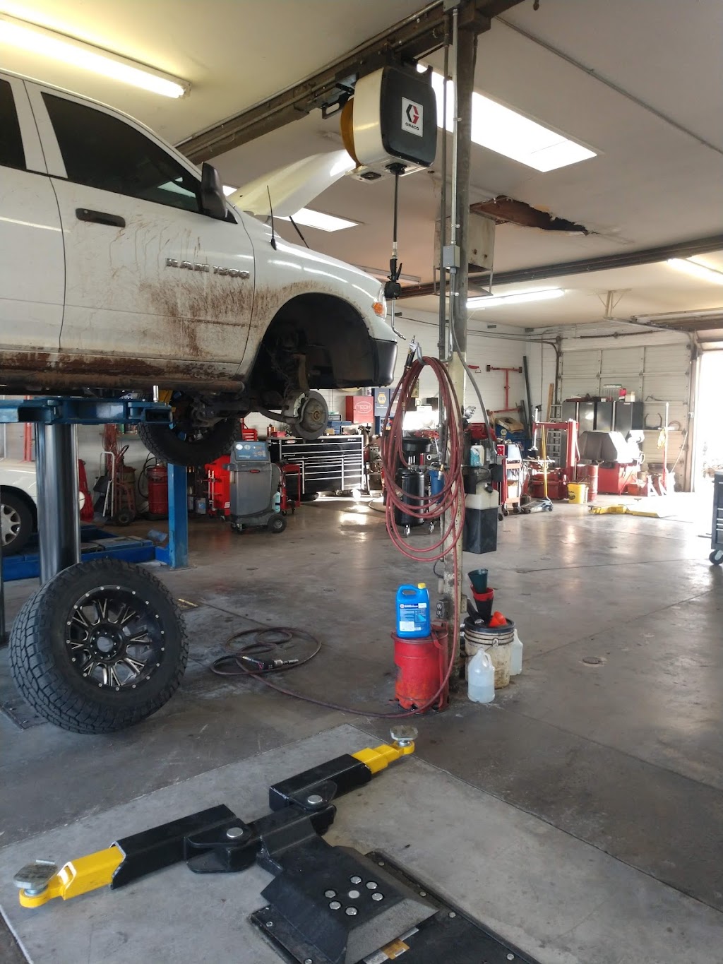 Roberts Car Care | 11119 W Michigan Ave, Youngtown, AZ 85363, USA | Phone: (623) 583-3260