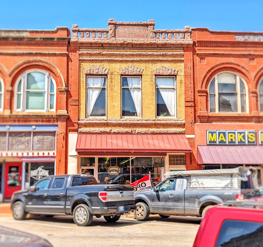 Treasures and Books | 114 W Oklahoma Ave, Guthrie, OK 73044, USA | Phone: (405) 282-8101