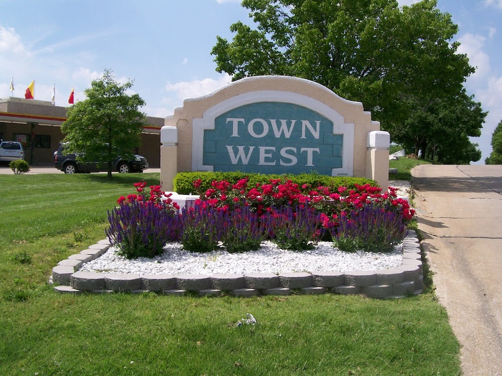 Town West Mobile Home Park | 1350 Town W Dr, St Charles, MO 63303, USA | Phone: (636) 946-2010