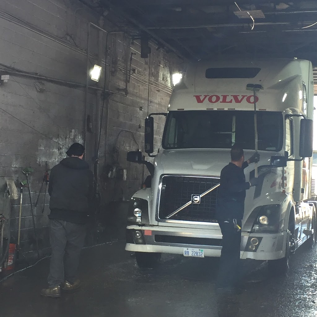 Quick & clean truck wash | 4220 Wyoming Ave, Dearborn, MI 48124, USA | Phone: (313) 790-3529