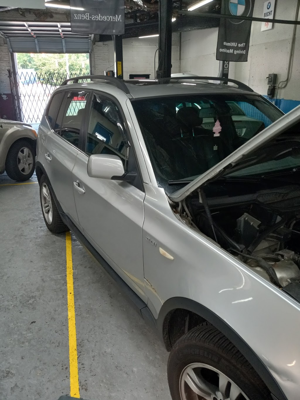 Mikes BMW Diagnostic & Repair | 659 E 25th St, Baltimore, MD 21218, USA | Phone: (443) 509-1015