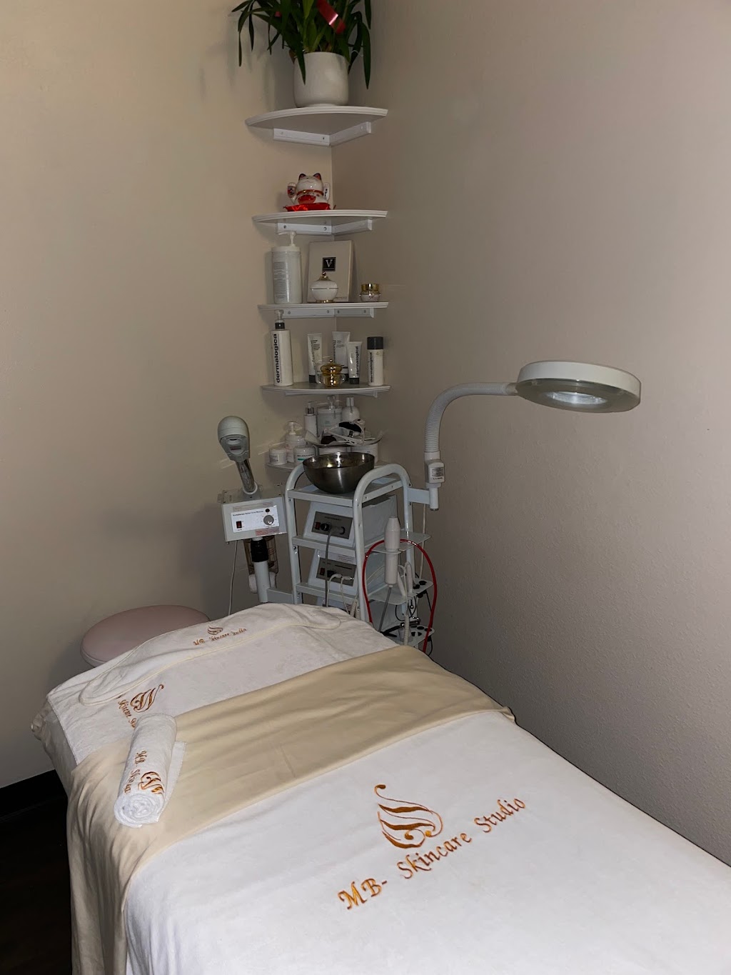 MB- Skincare Studio | 16416 Beach Blvd #103, Westminster, CA 92683, USA | Phone: (714) 874-6868