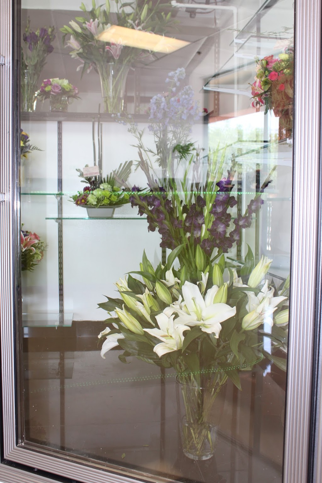 Elite Flowers and Gifts | 20280 N 59th Ave #116, Glendale, AZ 85308, USA | Phone: (480) 639-3333