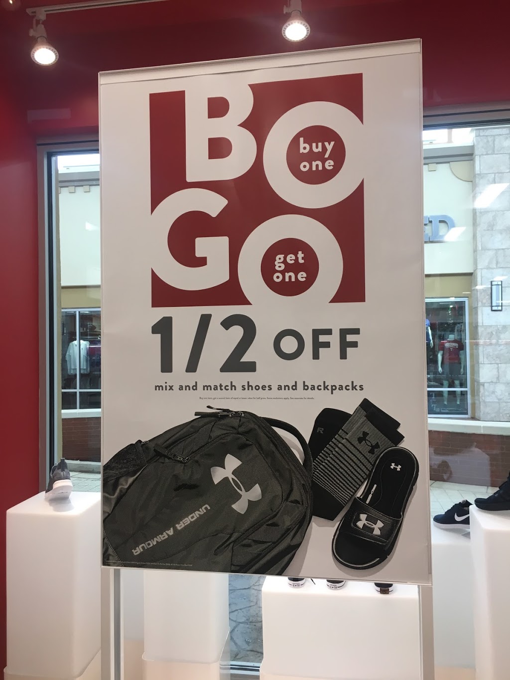 Famous Footwear Outlet | TANGER OUTLETS, 15853 N Fwy Service Rd E SUITE 1170, Fort Worth, TX 76177, USA | Phone: (682) 605-7632
