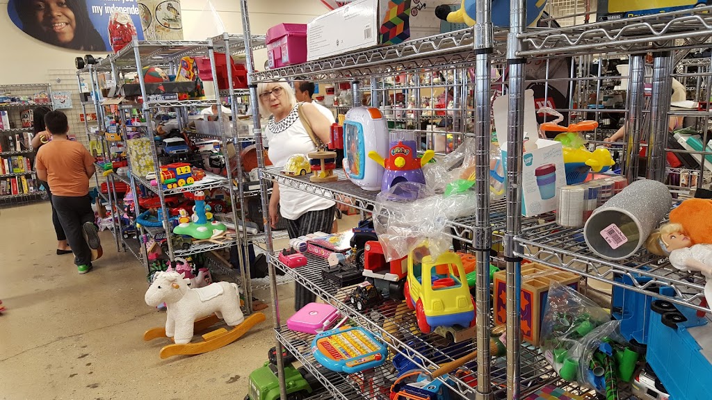 Goodwill Store & Donation Center | 1551 N Dryden Ave, Arlington Heights, IL 60004, USA | Phone: (847) 670-7311