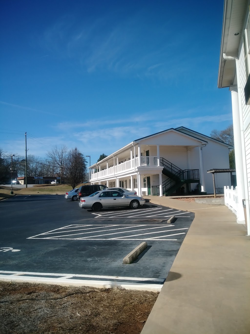 Plantation Inn & Suites Jackson | 385 Macon Ave, Jackson, GA 30233 | Phone: (770) 504-8811