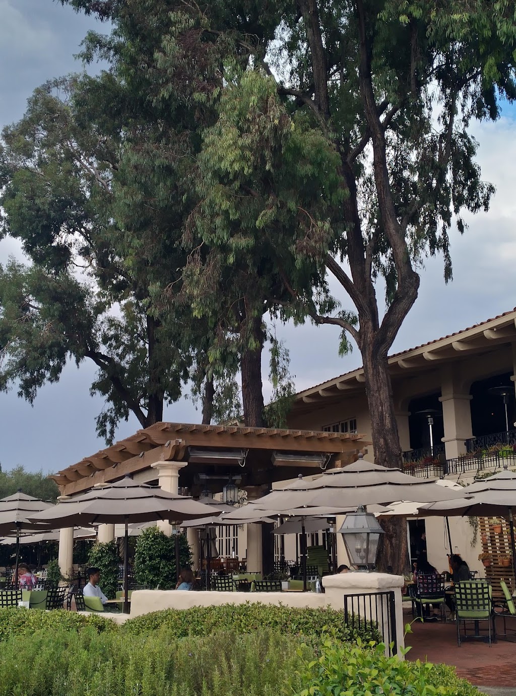 Veranda Fireside Lounge & Restaurant | 17550 Bernardo Oaks Dr, San Diego, CA 92128 | Phone: (888) 993-1856