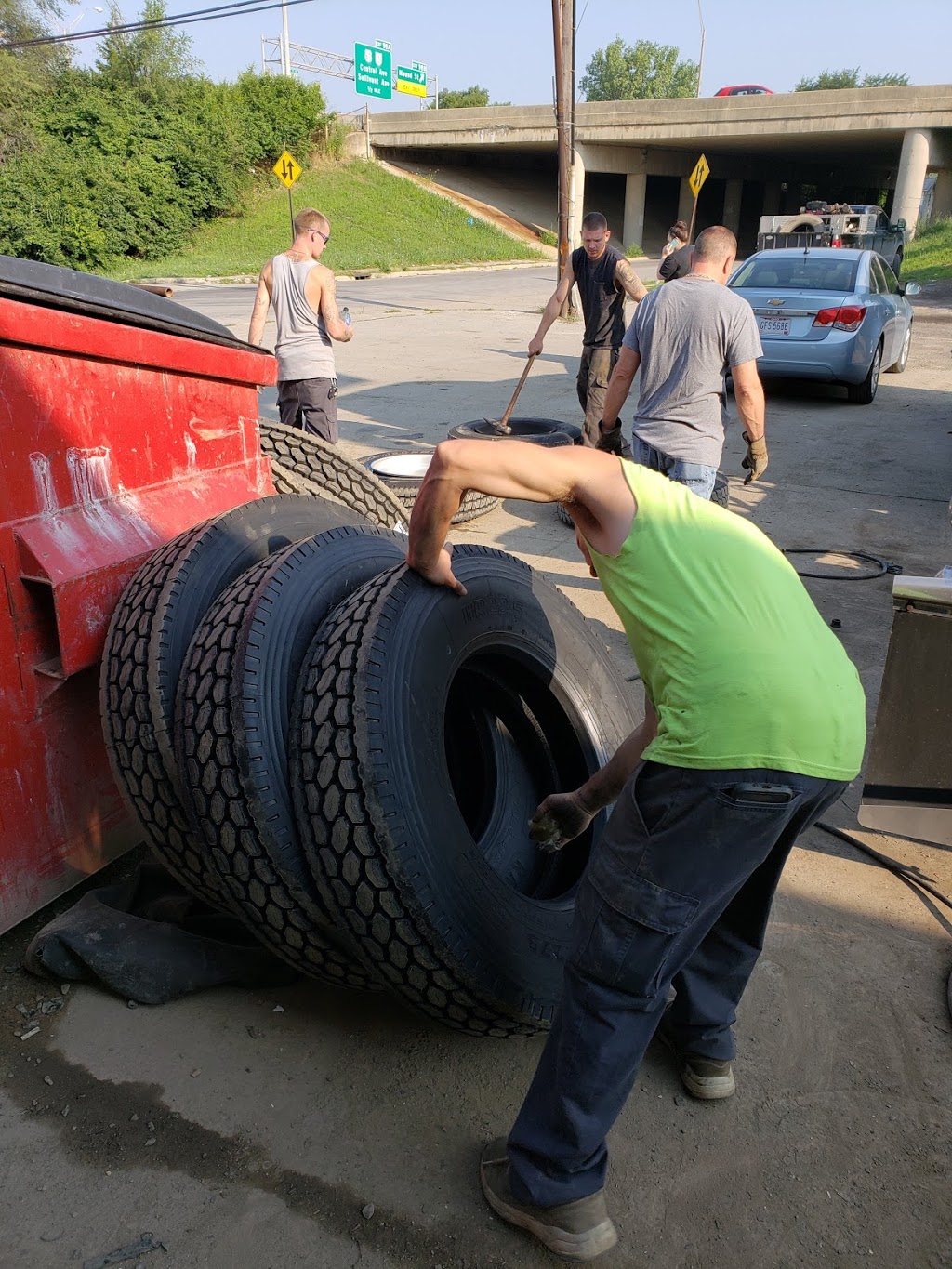 R & J Tire Services Inc | 1058 W Mound St #2210, Columbus, OH 43223, USA | Phone: (614) 221-8821