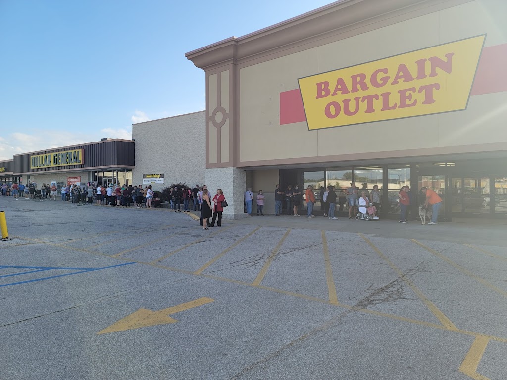 The Bargain Outlet | 943 S State St, Jerseyville, IL 62052, USA | Phone: (618) 498-6692