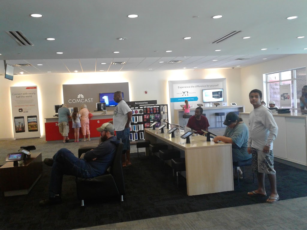 Xfinity Store by Comcast | 6331 Roosevelt Blvd #11, Jacksonville, FL 32244, USA | Phone: (800) 934-6489