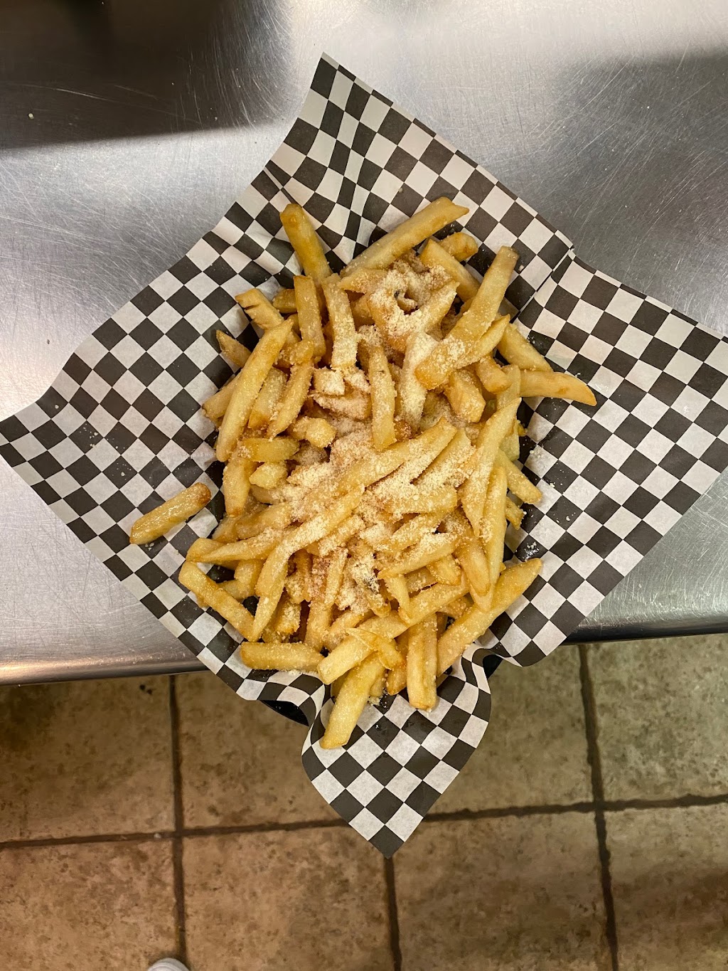 Lucky’s Bar & Grille | 1724 Prospect Rd, Pittsburgh, PA 15236, USA | Phone: (412) 881-4044