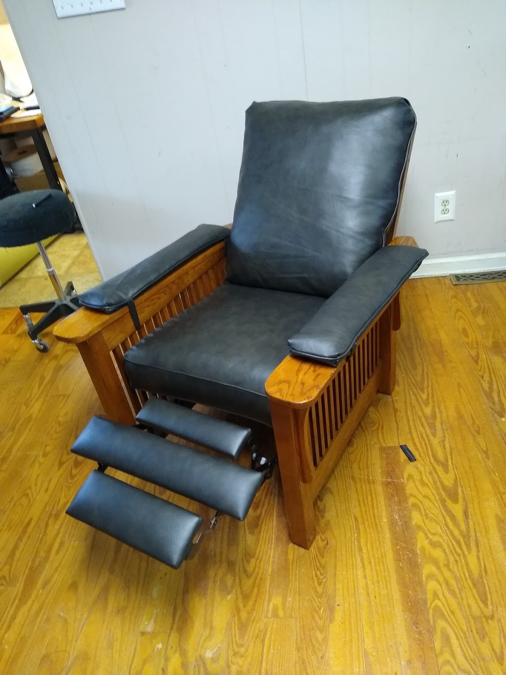 Tuttles custom upholstery | 1065 Cedar Dr, Germanton, NC 27019, USA | Phone: (336) 971-6352